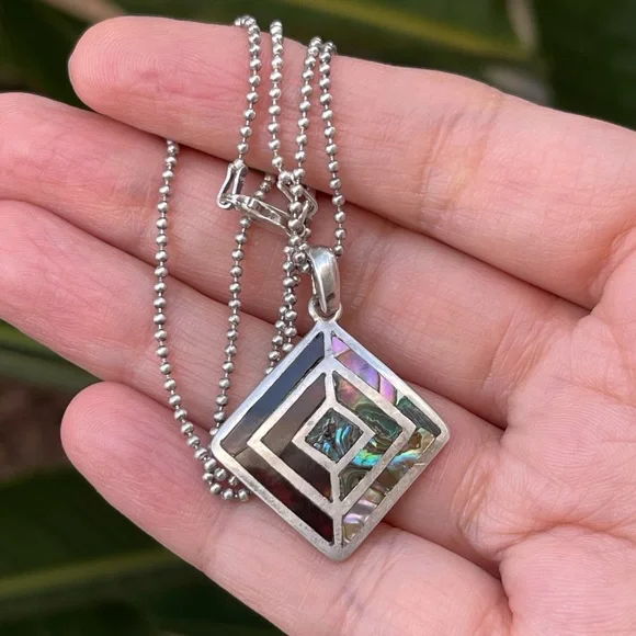 Solid sterling silver inlaid abalone shell pendant & chain - Picture 2 of 8